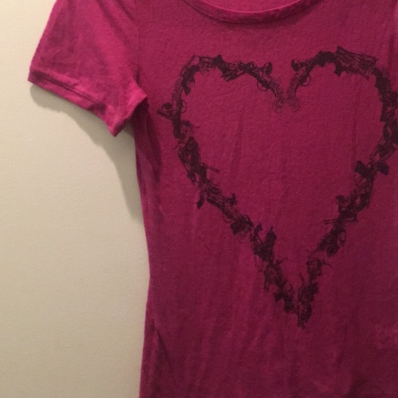 💗 Revolver Gun Heart Shirt - Picture 4 of 6